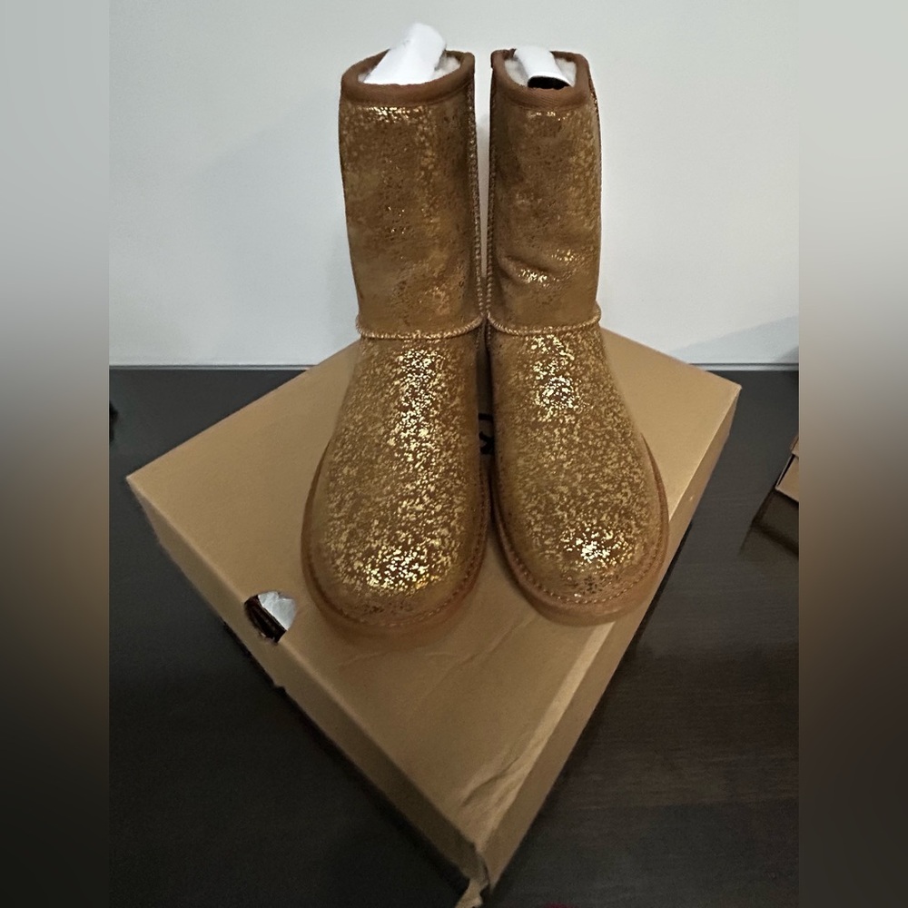 NEW UGG CLASSIC SHORT II FOIL GLAM CHESTNUT BOOTS - WOMEN'S